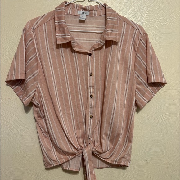 Rue21 Pink and White Crop Button Down Shirt - Picture 1 of 7